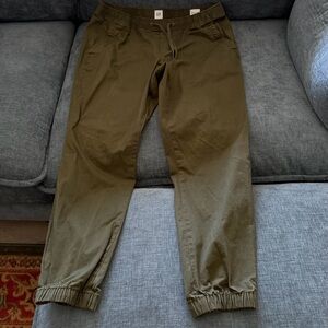 GAP brand Olive Green Men's Jogger canvas Pants Mens size L.